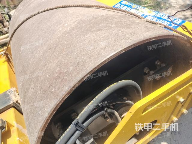 前輪左側(cè)減震塊連接及部件(壓路機(jī)前后車架) 前輪左側(cè)減震塊連接及部件(壓路機(jī)前后車架)
