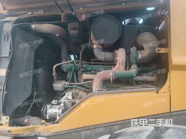 发动机右侧（整机外观及大件）