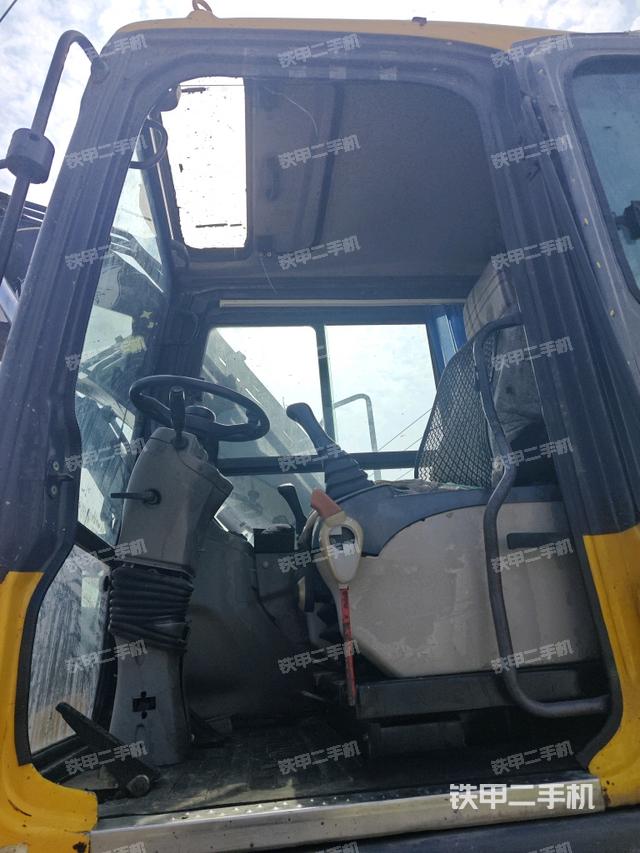 右侧玻璃角标(驾驶室部分) 右侧玻璃角标(驾驶室部分)