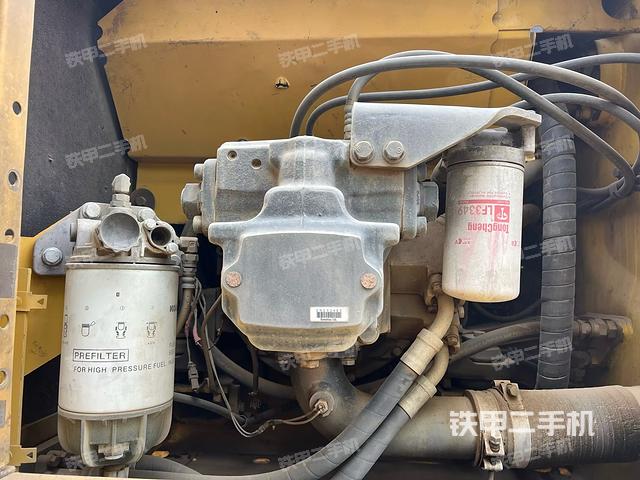 液壓泵艙室正面整體(整機外觀) 液壓泵艙室正面整體(整機外觀)