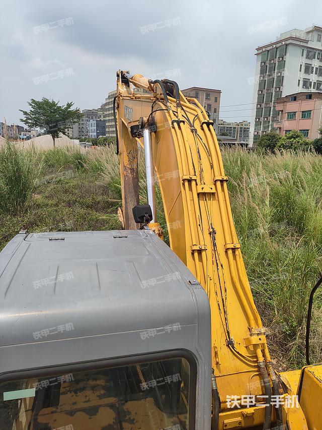 驾驶室顶部（整机外观）