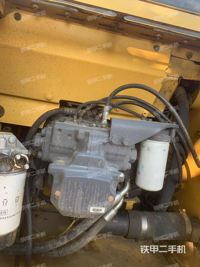 液壓泵艙室正面整體(整機(jī)外觀) 液壓泵艙室正面整體(整機(jī)外觀)