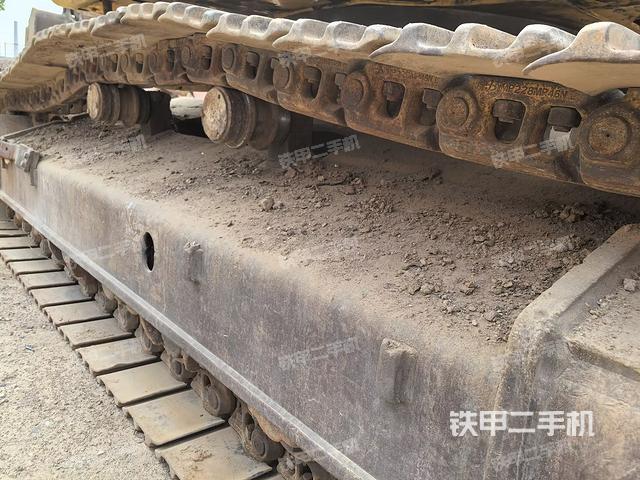 單側(cè)履帶整體(整機外觀) 單側(cè)履帶整體(整機外觀)