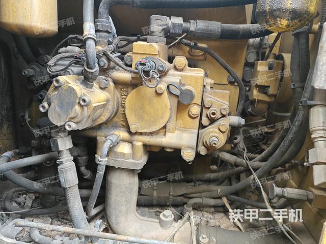 右侧履带整体(行走机构) 右侧履带整体(行走机构)