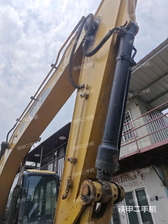 小臂整体右前(工作和回转装置) 小臂整体右前(工作和回转装置)