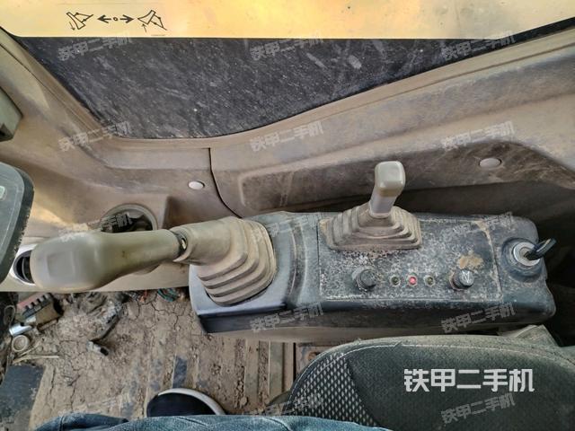 座椅右側(cè)控制臺/鑰匙門/油門/含右手柄(駕駛室部分) 座椅右側(cè)控制臺/鑰匙門/油門/含右手柄(駕駛室部分)
