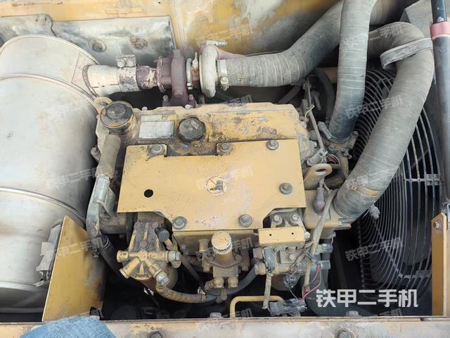 回转马达和主控阀（整机外观）