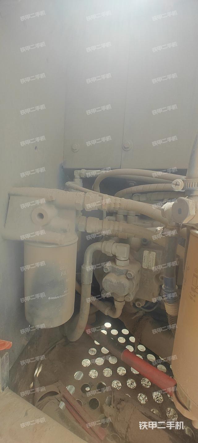 液壓泵艙室正面整體(整機(jī)外觀) 液壓泵艙室正面整體(整機(jī)外觀)