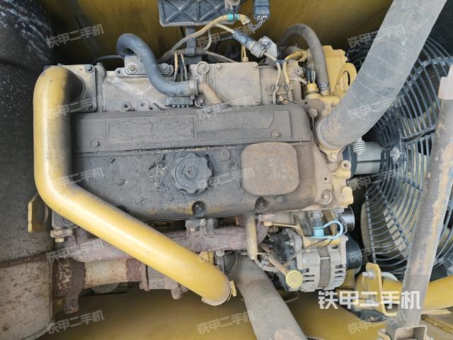 气门室盖螺丝特写(上车部件) 气门室盖螺丝特写(上车部件)