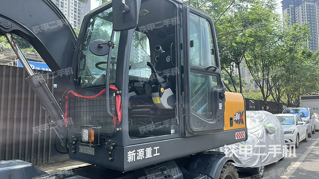 駕駛室整體(整機外觀) 駕駛室整體(整機外觀)