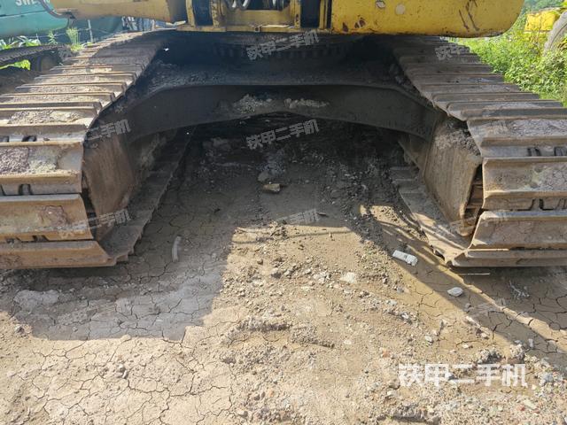 轉(zhuǎn)盤和下車架正前(工作和回轉(zhuǎn)裝置) 轉(zhuǎn)盤和下車架正前(工作和回轉(zhuǎn)裝置)
