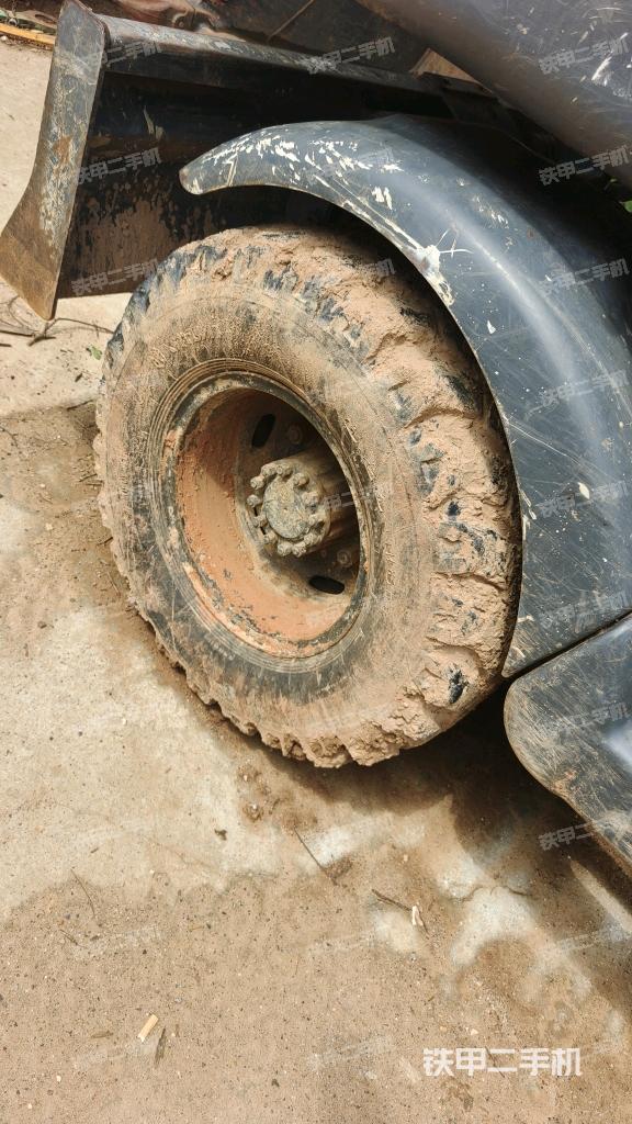 左驱动轮(行走机构) 左驱动轮(行走机构)