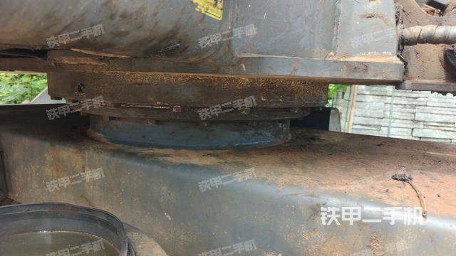 转盘和下车架正前(工作和回转装置) 转盘和下车架正前(工作和回转装置)