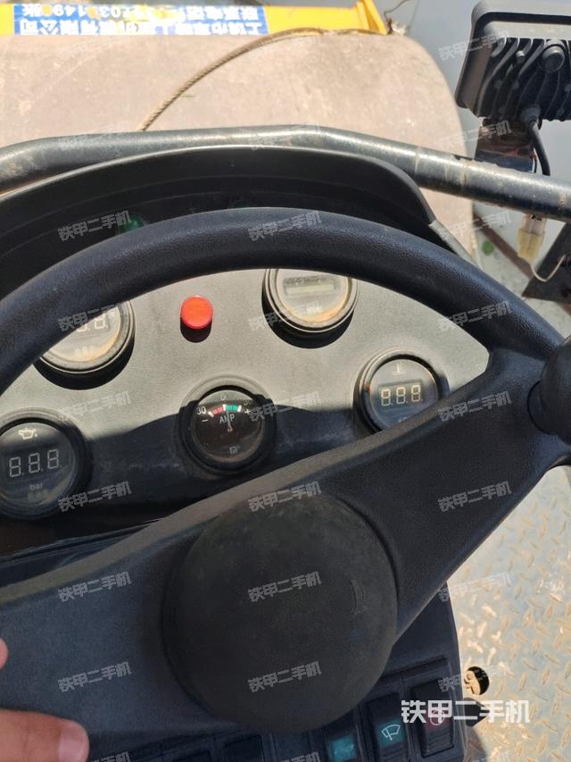 駕駛室外頂全景(壓路機(jī)駕駛室) 駕駛室外頂全景(壓路機(jī)駕駛室)