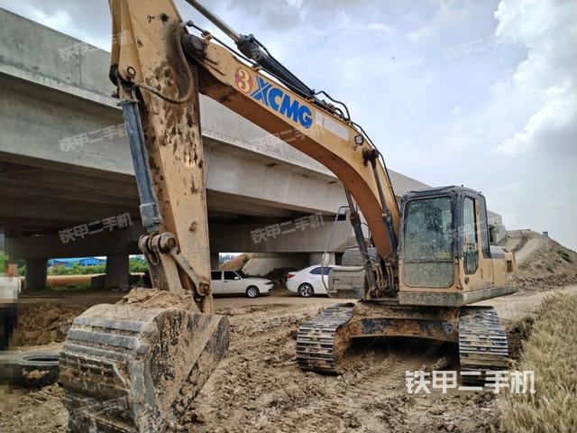 徐工XE215D挖掘機(jī)