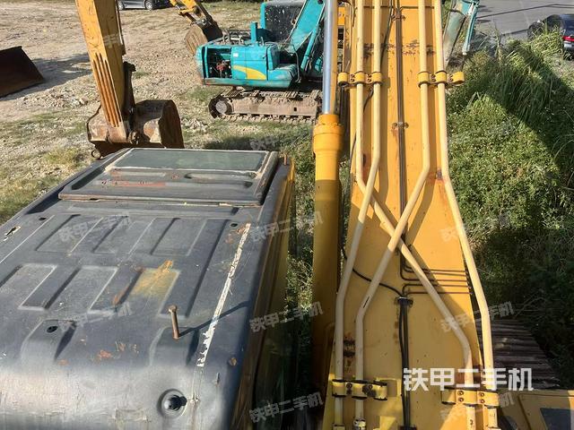 駕駛室頂部(整機外觀) 駕駛室頂部(整機外觀)