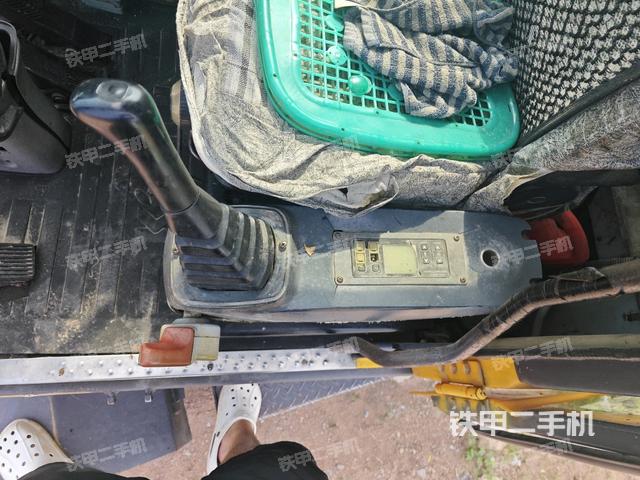 座椅左侧控制台/音响/含左手柄(驾驶室部分) 座椅左侧控制台/音响/含左手柄(驾驶室部分)