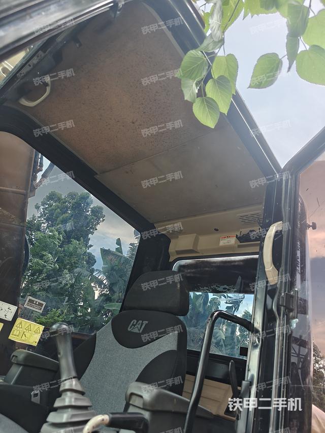 驾驶室顶部（整机外观）