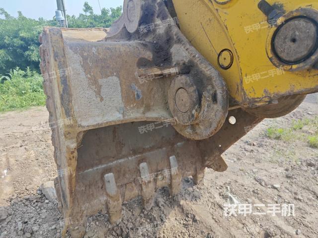 鏟斗右后整體（工作和回轉(zhuǎn)裝置）