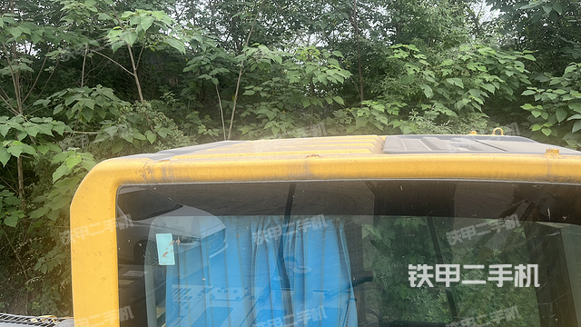 驾驶室顶部（整机外观）