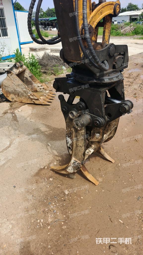 铲斗45度(工作和回转装置) 铲斗45度(工作和回转装置)