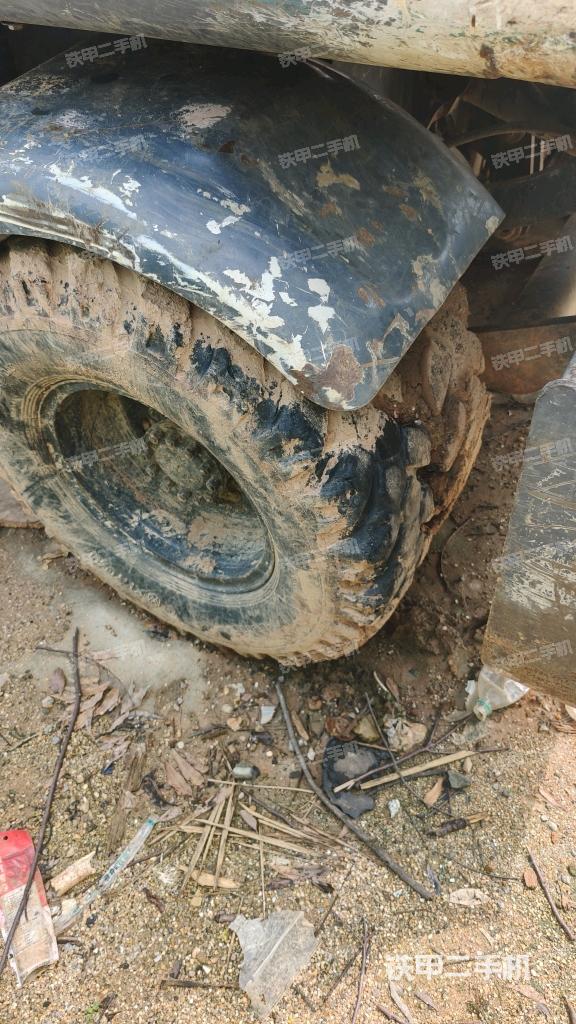 右驱动轮(行走机构) 右驱动轮(行走机构)