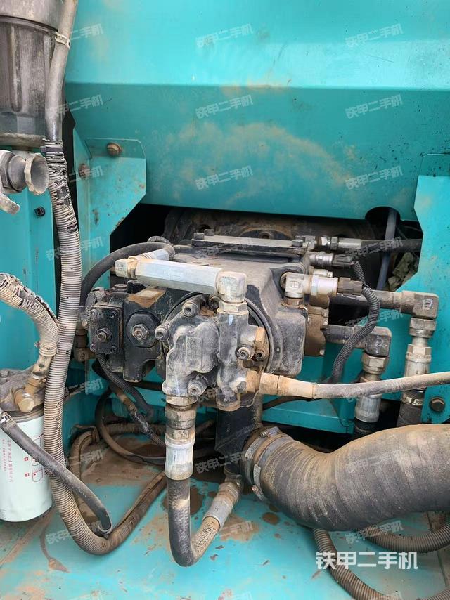 液壓泵艙室正面整體(整機(jī)外觀) 液壓泵艙室正面整體(整機(jī)外觀)