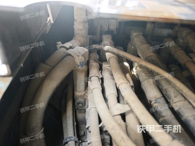 回转马达和主控阀（整机外观）