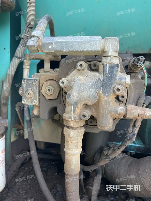 液壓泵艙室正面整體(整機(jī)外觀) 液壓泵艙室正面整體(整機(jī)外觀)