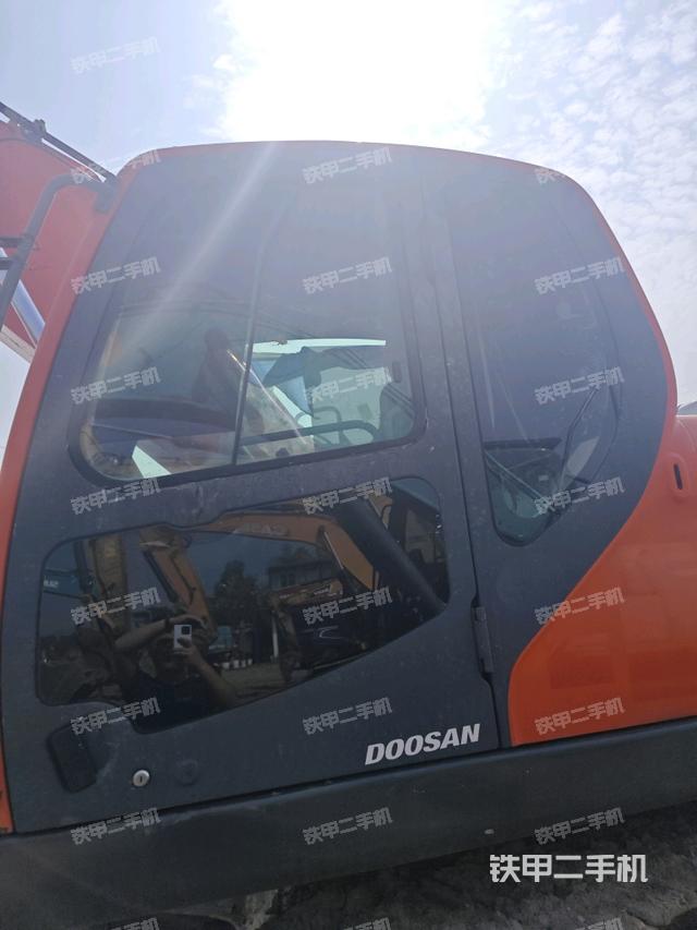 駕駛室左前45度（駕駛室部分）