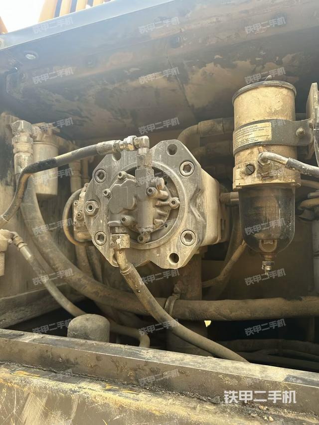 液壓泵艙室正面整體(整機(jī)外觀(guān)) 液壓泵艙室正面整體(整機(jī)外觀(guān))