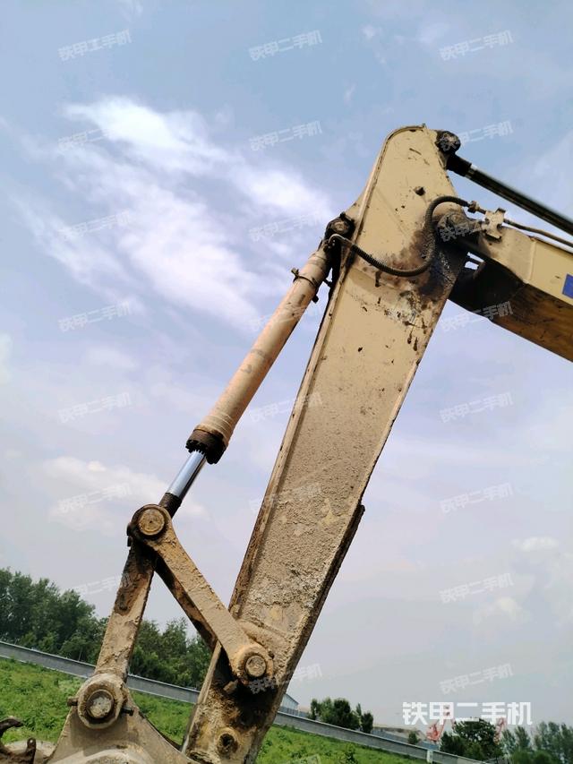 小臂整体左后(工作和回转装置) 小臂整体左后(工作和回转装置)