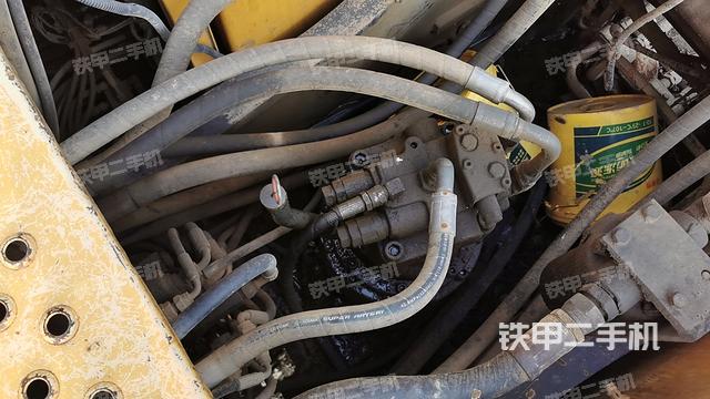 回转马达和主控阀（整机外观）