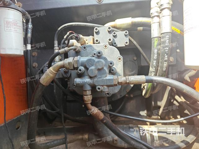 液壓泵斜45?右（大件艙室）