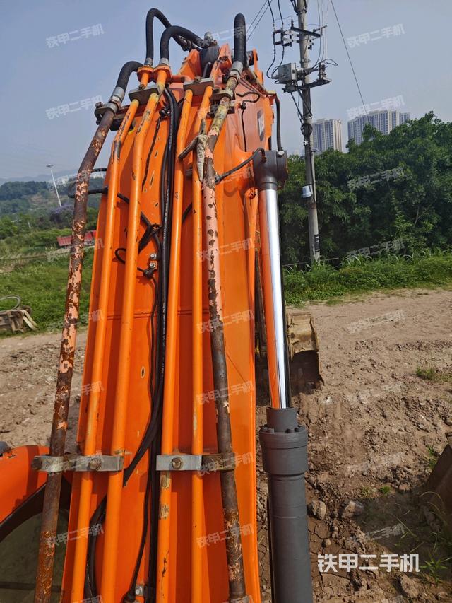 大臂背部俯視（工作和回轉(zhuǎn)裝置）