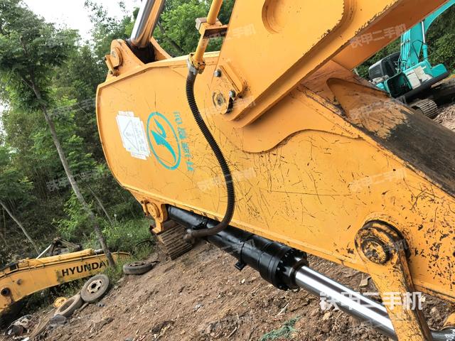 大臂油缸整體?豎拍（工作和回轉(zhuǎn)裝置）