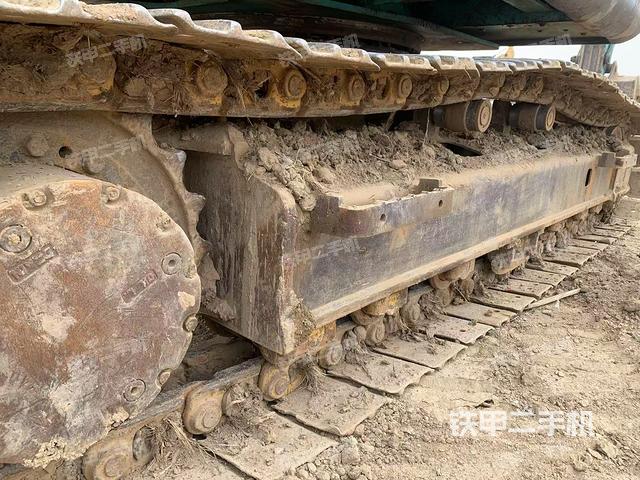 單側(cè)履帶整體(整機(jī)外觀) 單側(cè)履帶整體(整機(jī)外觀)