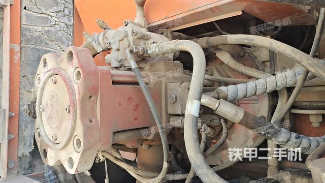 液壓泵艙室正面整體(整機(jī)外觀) 液壓泵艙室正面整體(整機(jī)外觀)
