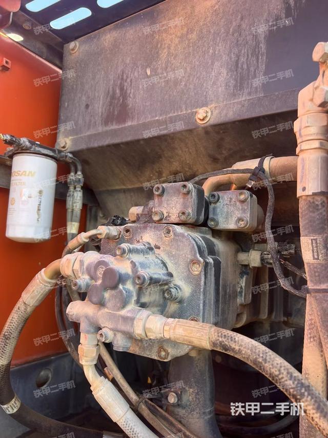 液壓泵艙室正面整體（整機(jī)外觀）