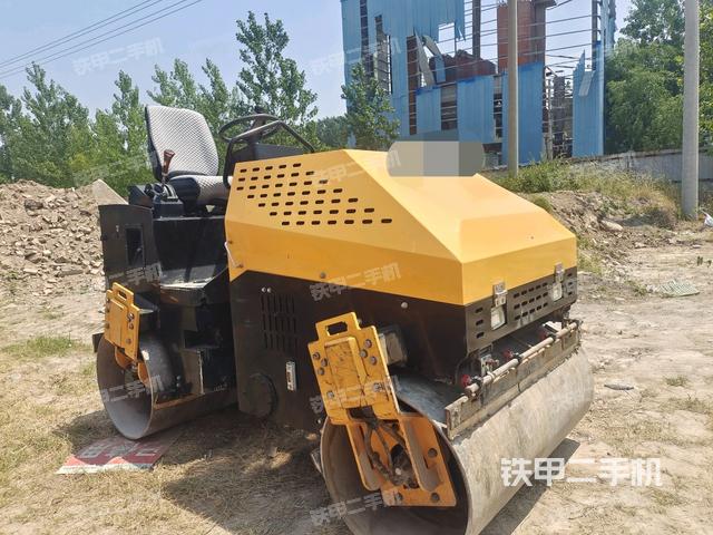 左后45°(壓路機整機外觀) 左后45°(壓路機整機外觀)