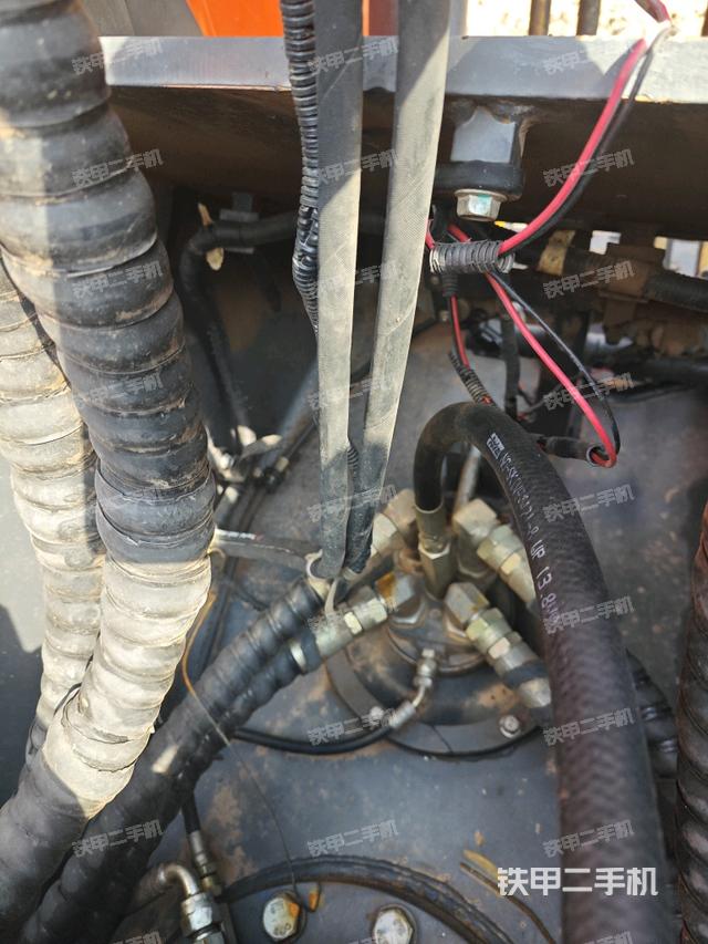 中央回轉(zhuǎn)接頭特寫（上車部件）