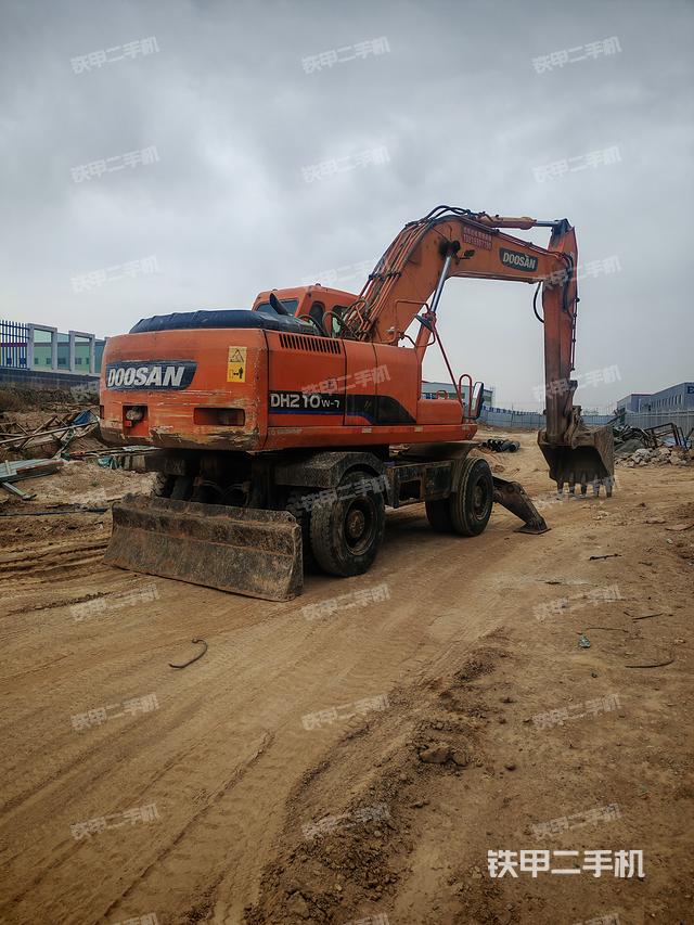 整機(jī)右后45°(整機(jī)外觀) 整機(jī)右后45°(整機(jī)外觀)