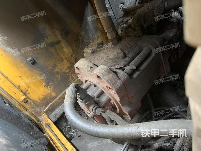 液壓泵艙室正面整體(整機外觀) 液壓泵艙室正面整體(整機外觀)
