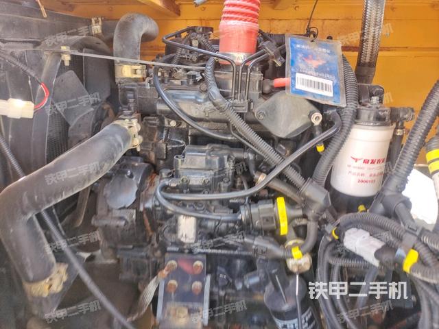 發(fā)動機(jī)艙全景(壓路機(jī)發(fā)動機(jī)艙) 發(fā)動機(jī)艙全景(壓路機(jī)發(fā)動機(jī)艙)