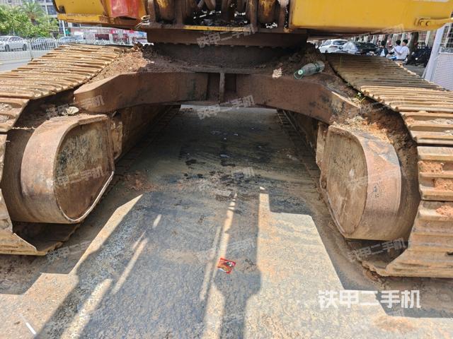 轉盤和下車架正前(工作和回轉裝置) 轉盤和下車架正前(工作和回轉裝置)