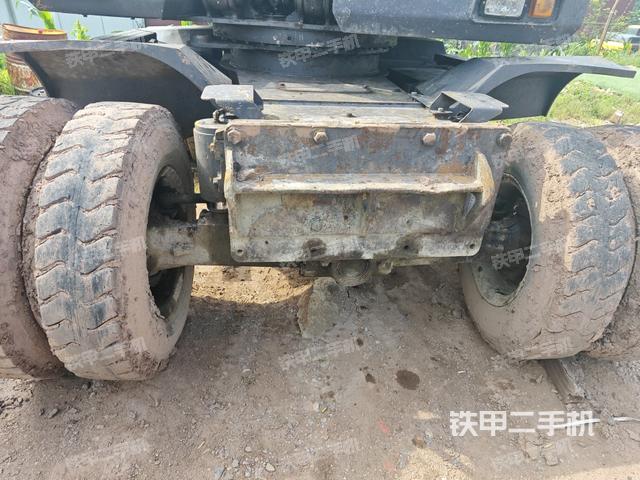 转盘和下车架正前(工作和回转装置) 转盘和下车架正前(工作和回转装置)