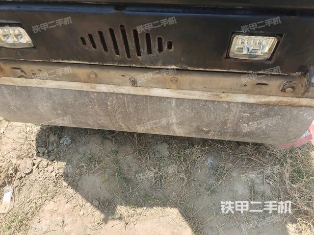 前輪左側(cè)減震塊連接及部件(壓路機前后車架) 前輪左側(cè)減震塊連接及部件(壓路機前后車架)