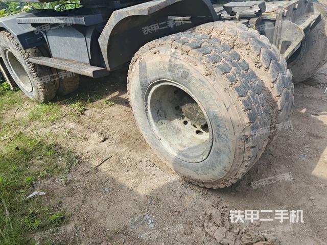 左侧履带整体 (行走机构) 左侧履带整体 (行走机构)