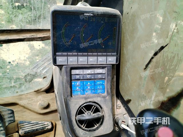 显示屏 (驾驶室部分) 显示屏 (驾驶室部分)