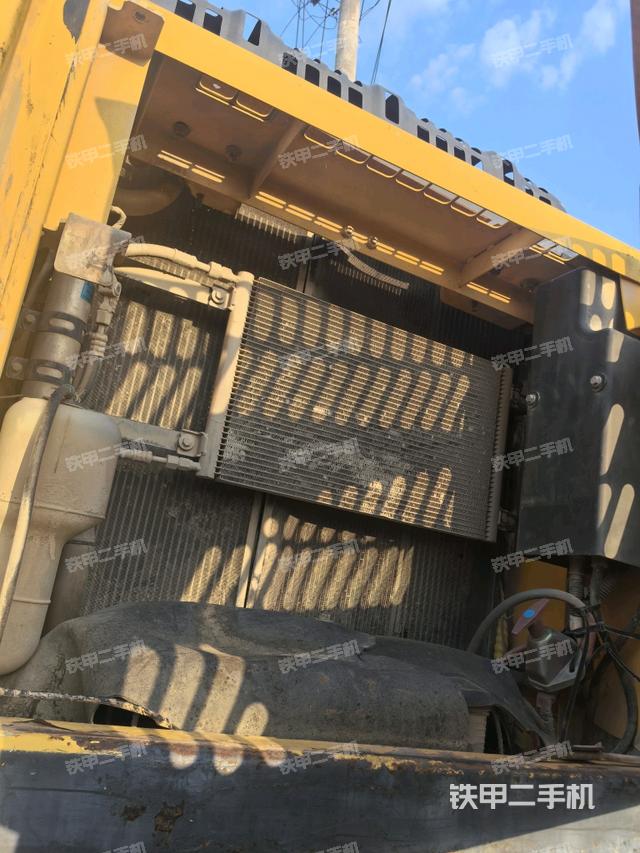 散热器正面(大件舱室) 散热器正面(大件舱室)